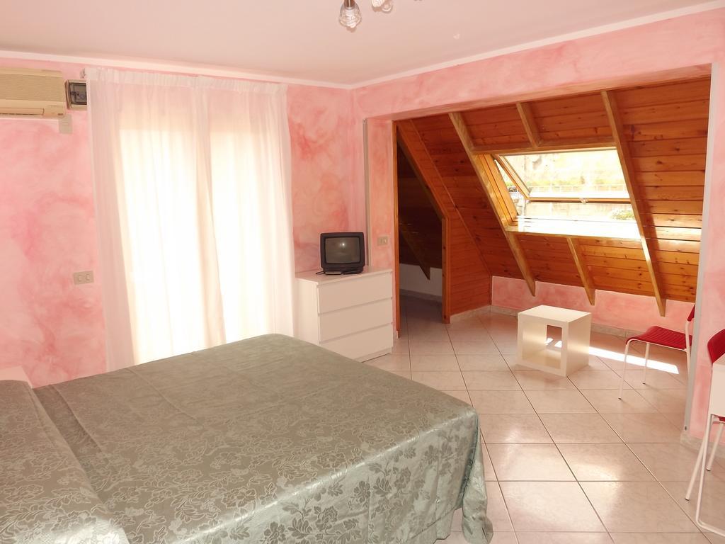 Villa Jovanna Letojanni Szoba fotó
